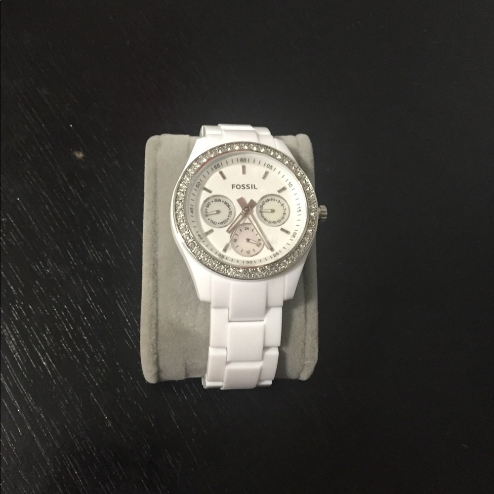 ⭐️Women’s White Fossil Watch